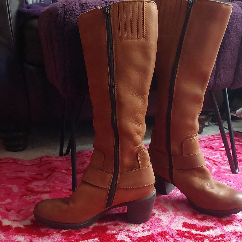 Women's Tan Leather Knee-High Boots - Picture 3 of 5